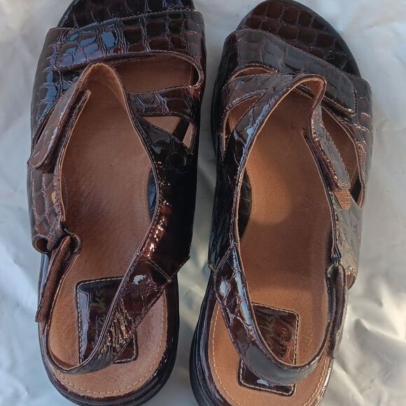 Clarks Artisan Brown Sandals Comfortable Flip-Flops Size 11XW main image 8